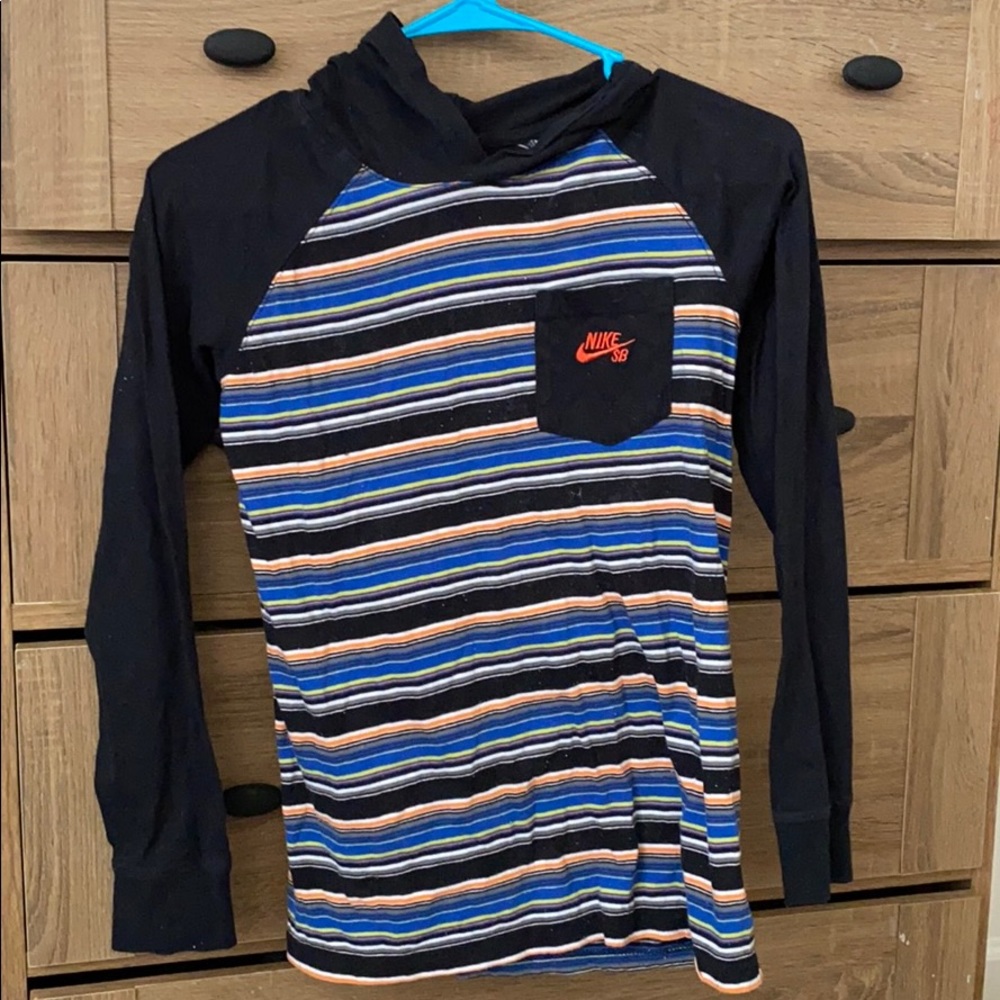 Boys Nike shirt with hood